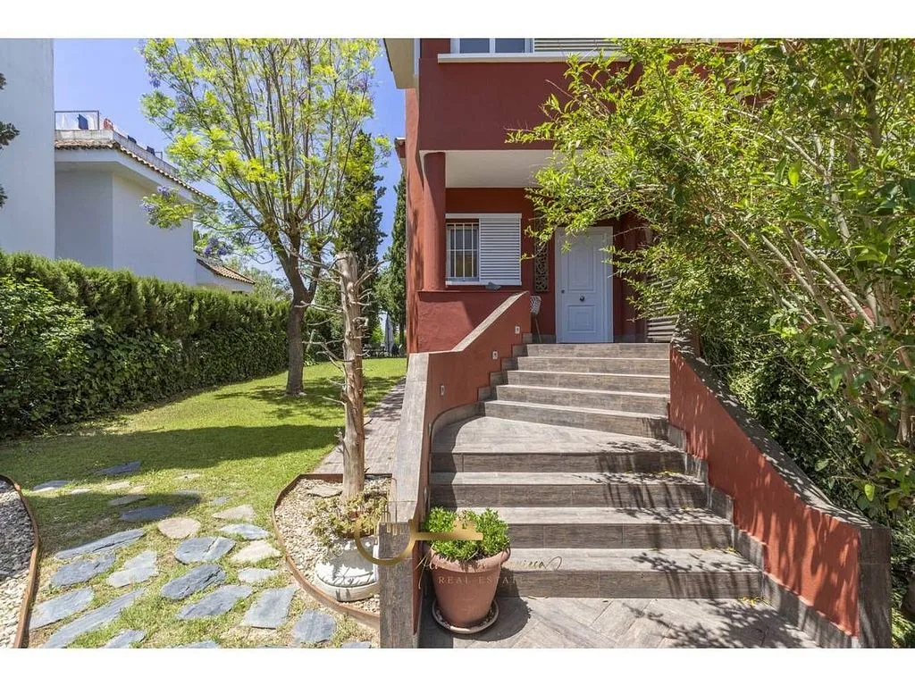 Pièces - Renovated Chalet with Garden in Simón Verde