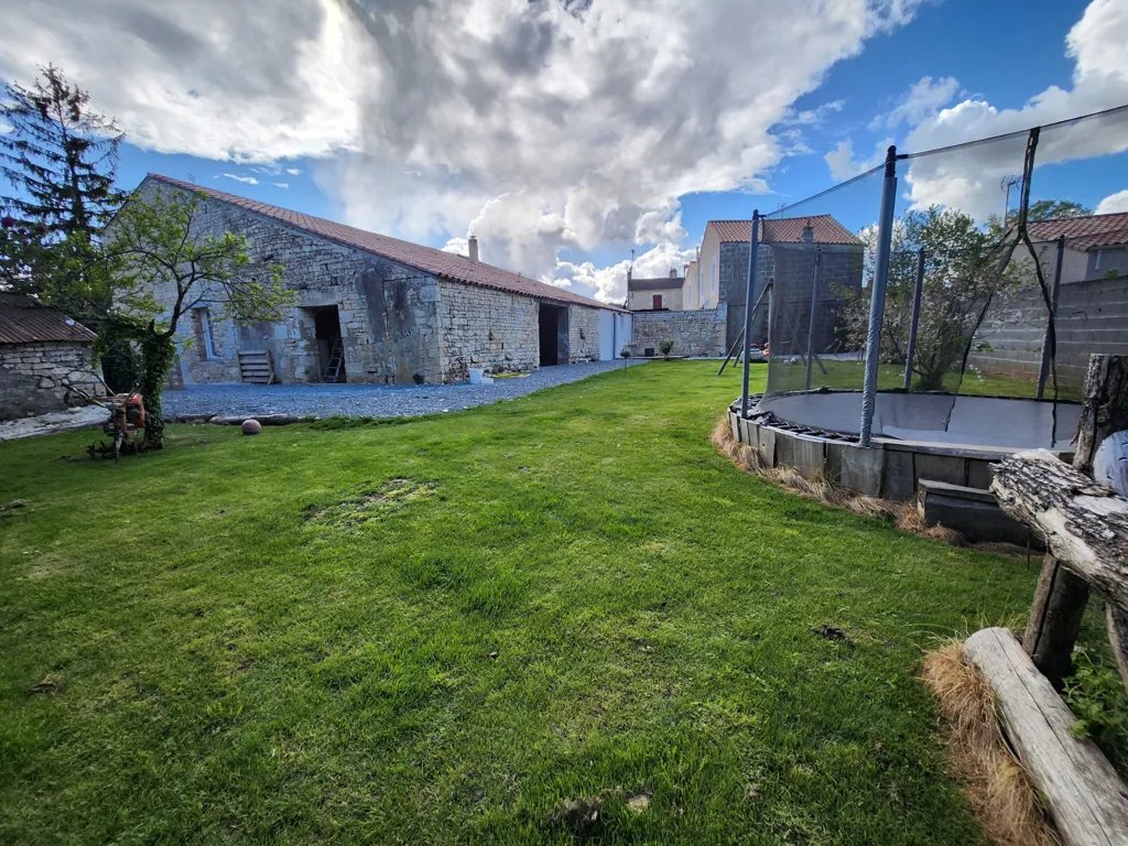 Jardin - Maison en pierre rénovée avec grange à Sainte Gemme la Plaine