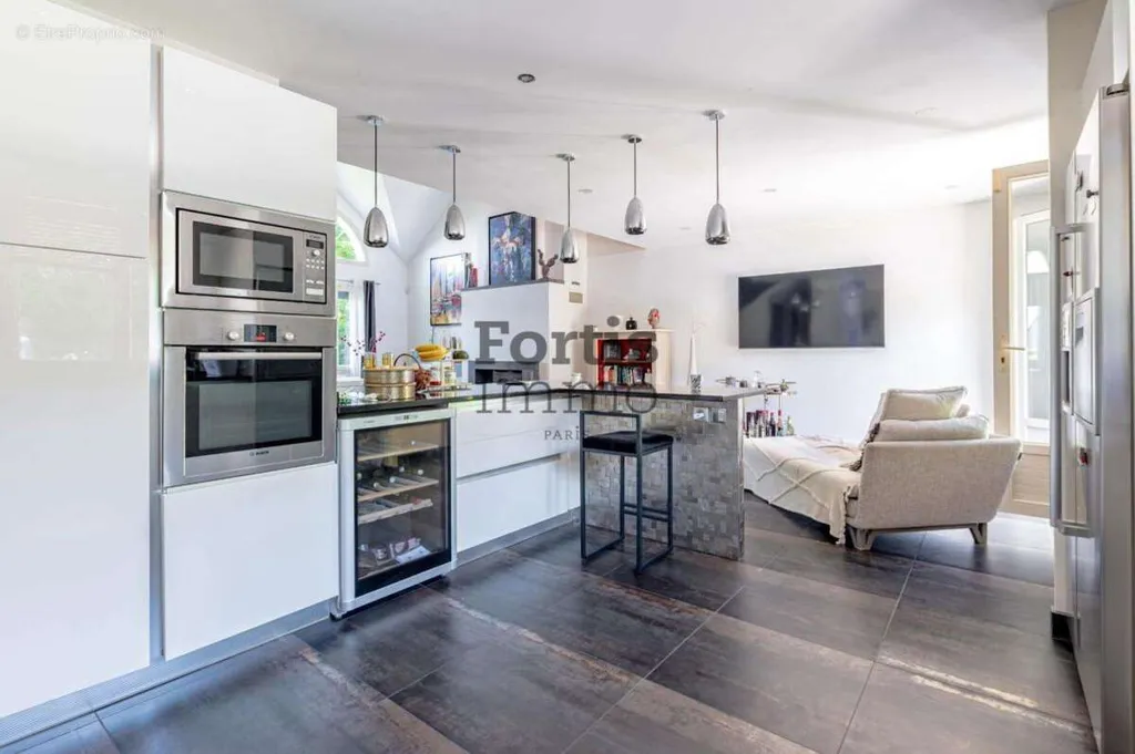 Cuisine - Maison avec Piscine et Jardin à Etiolles