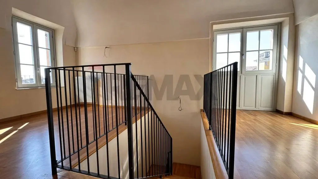 Toad - Rustic Duplex with Box in Novellara