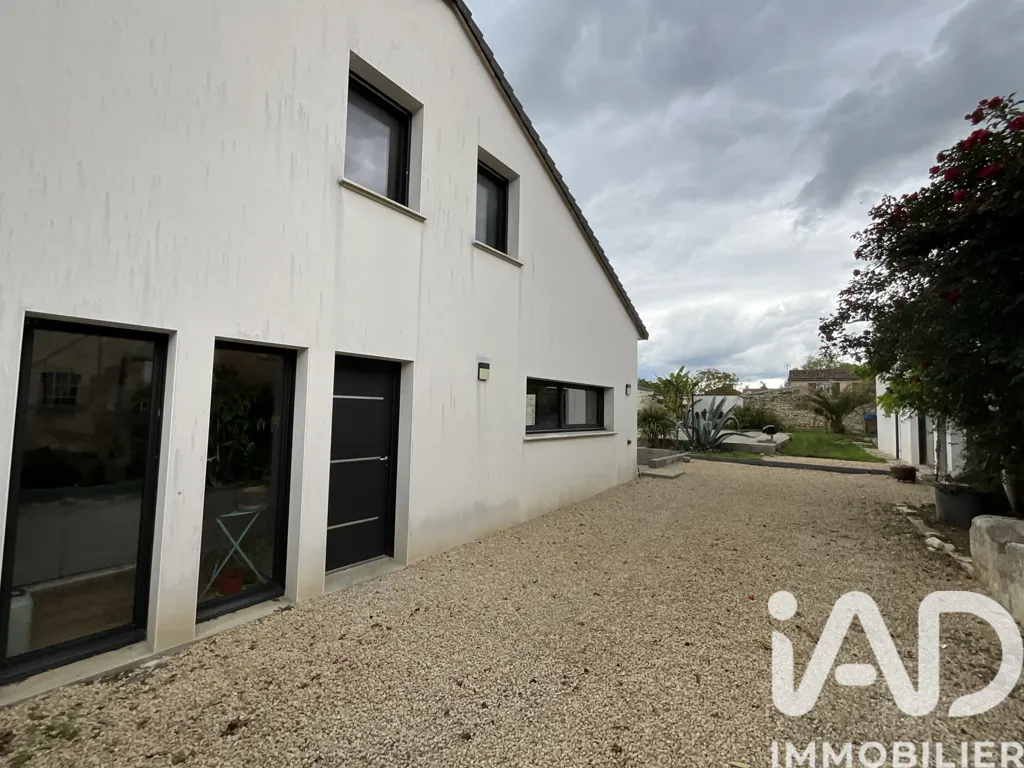 Esterno - Architectural House with Pool in Dissay