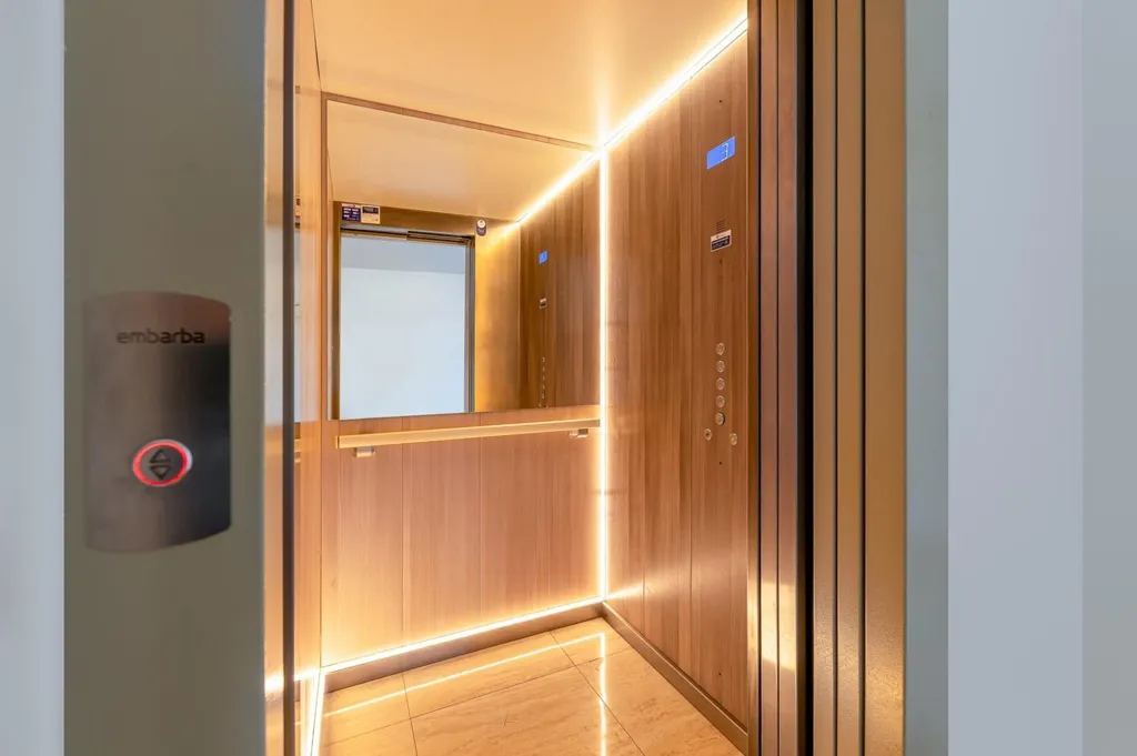 hallway_entrance