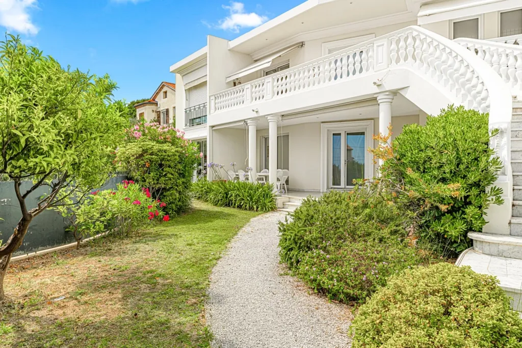 Extérieur - Appartement-Villa 3 Pièces avec Jardin à Nice