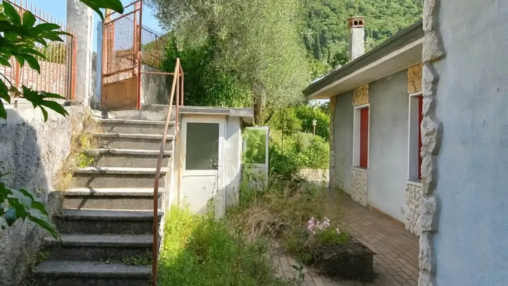 Pièces - Spacious Villa for Renovation in Salò