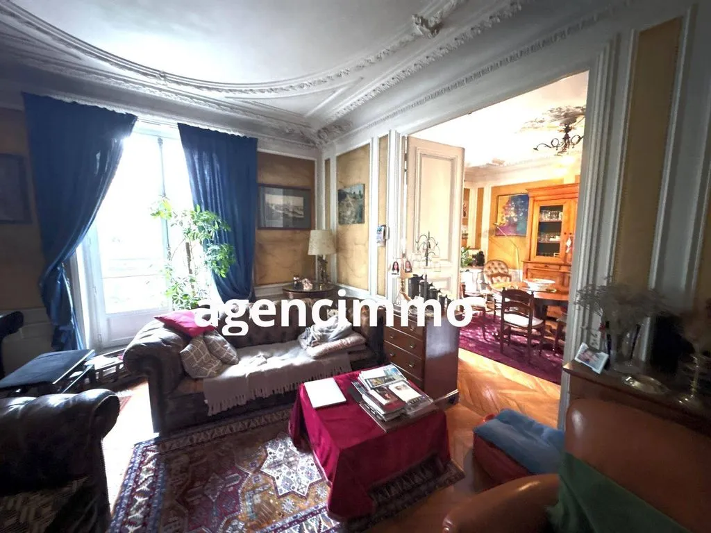 Soggiorno - Haussmannian Flat in Canal Saint Martin, Paris