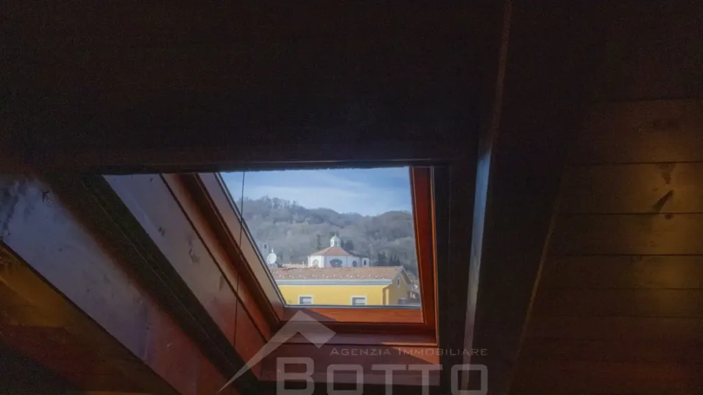 Pièces - Historic Villa with Central Location in Grignasco