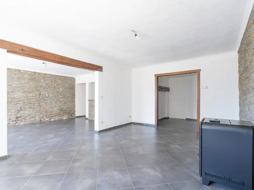 Séjour - Maison Rénovée avec Terrasse au Centre de Corbion