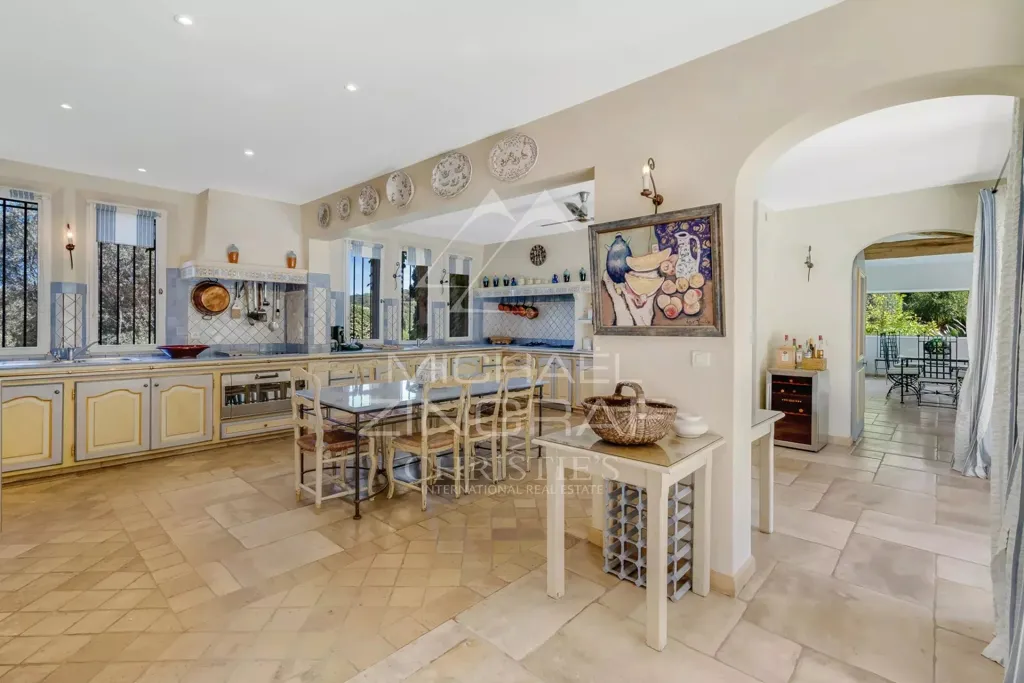 Cuisine - Villa avec Piscine et Jardins à Ramatuelle