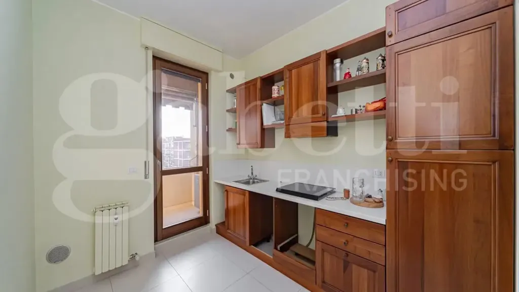 Cuisine - Modernised Apartment with Balcony in Monza