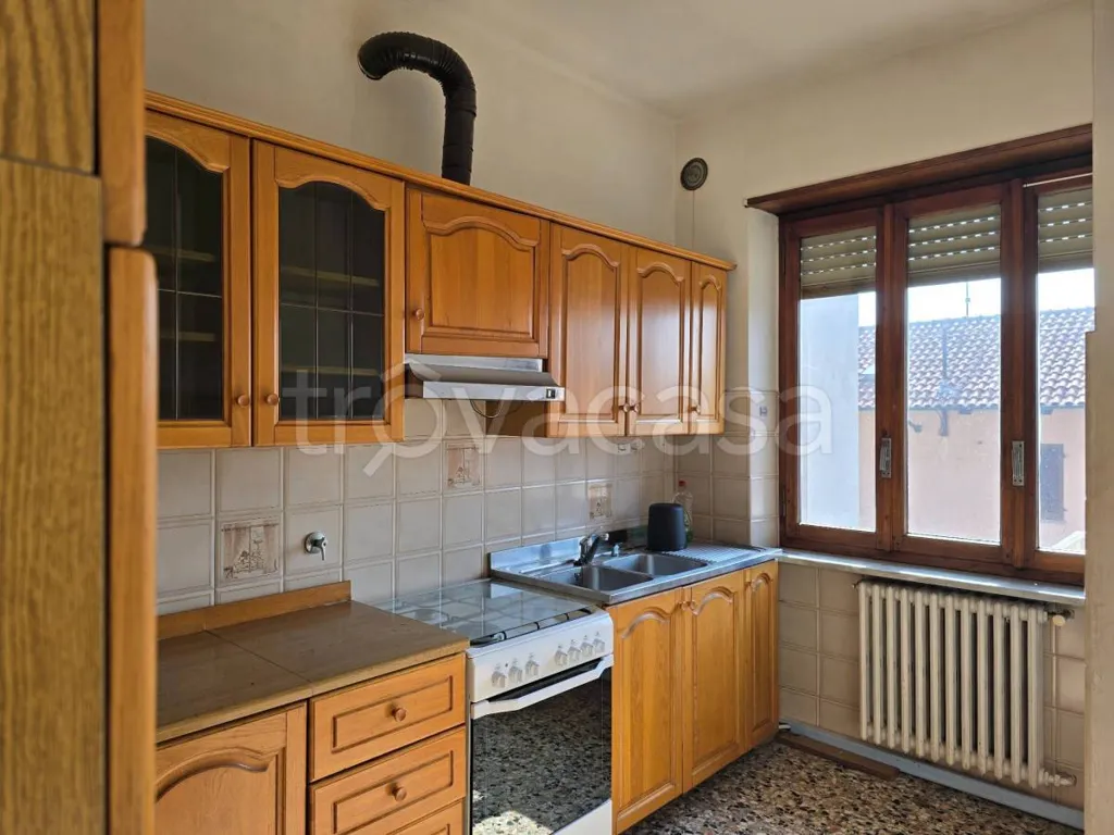Cucina - Apartment with Private Garage in Volpiano