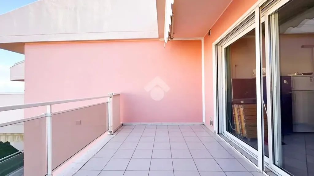 Rõdu - Duplex with Terrace in Vasto Marina