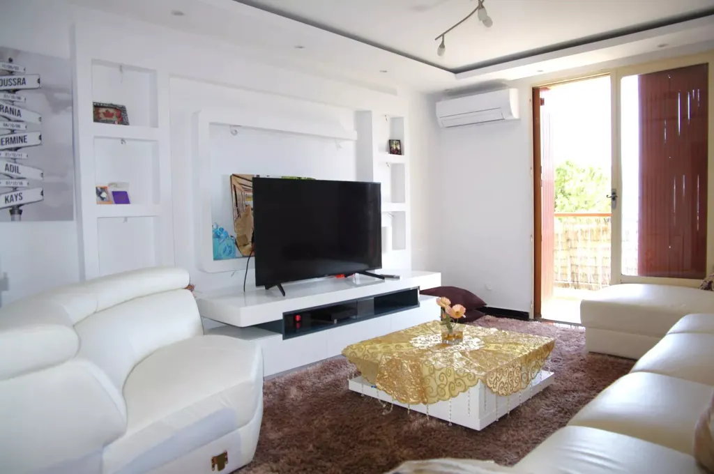 Soggiorno - Renovated Apartment with Balcony in Draguignan