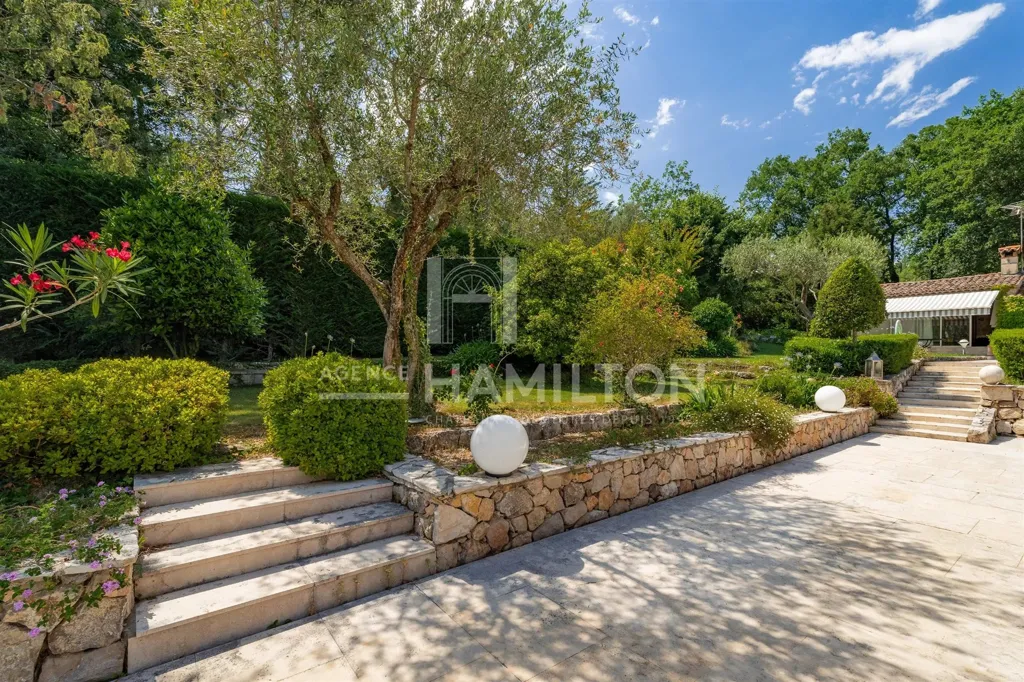 Jardin - Villa Luxueuse avec Piscine à Châteauneuf-Grasse