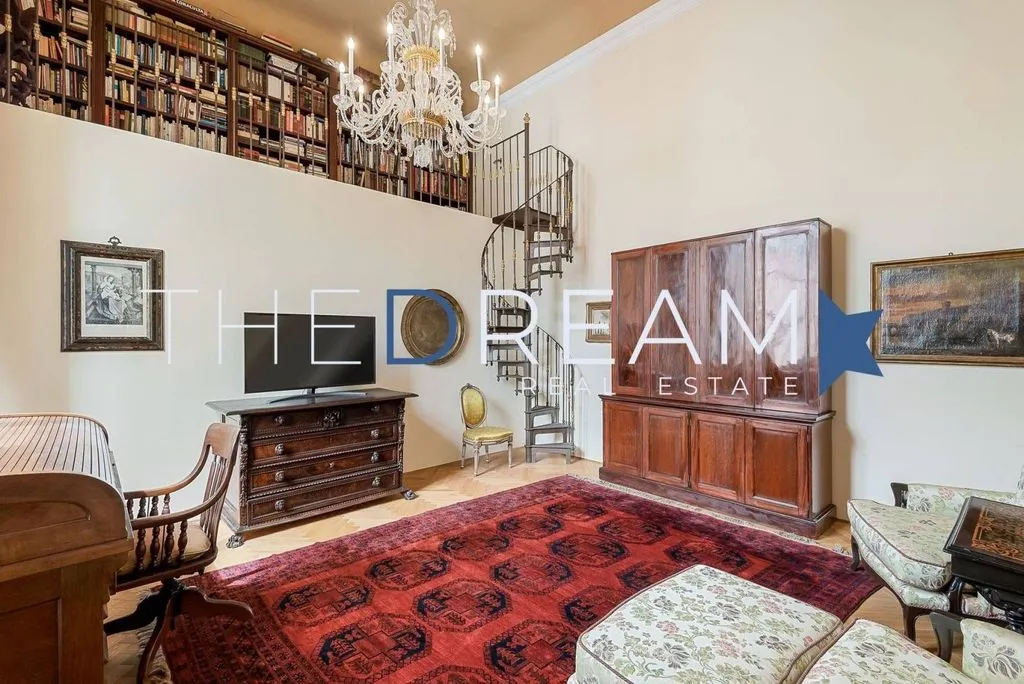 Soggiorno - 5-Bedroom Flat in Historic Building, Lucca