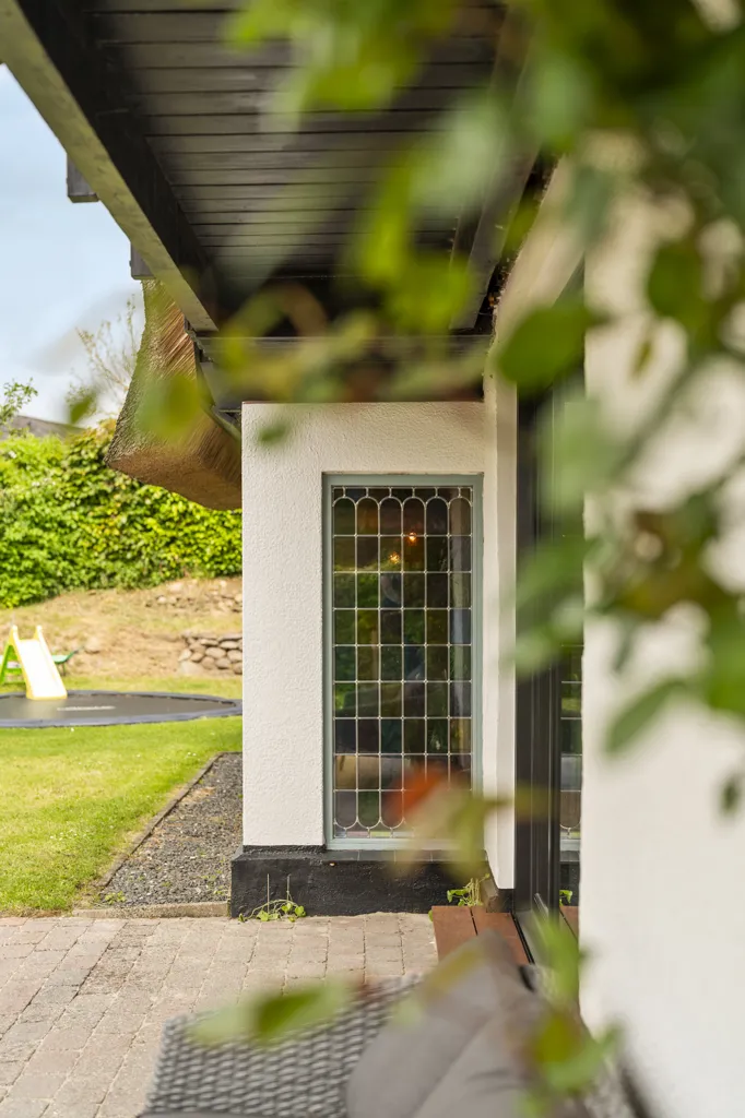 Terrass - Thatched Villa with Garden in Helstrup