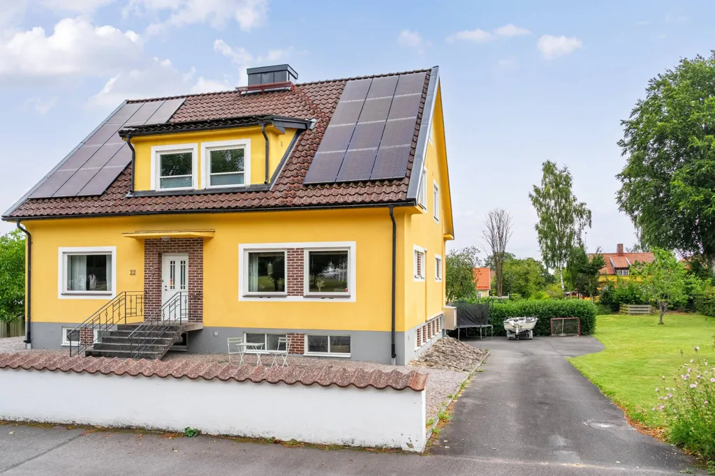 Extérieur - Generous Family Home with Development Potential in Tyringe