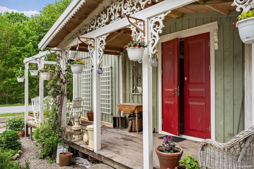 Terrass - Historic Farmhouse with Garden in Harholma