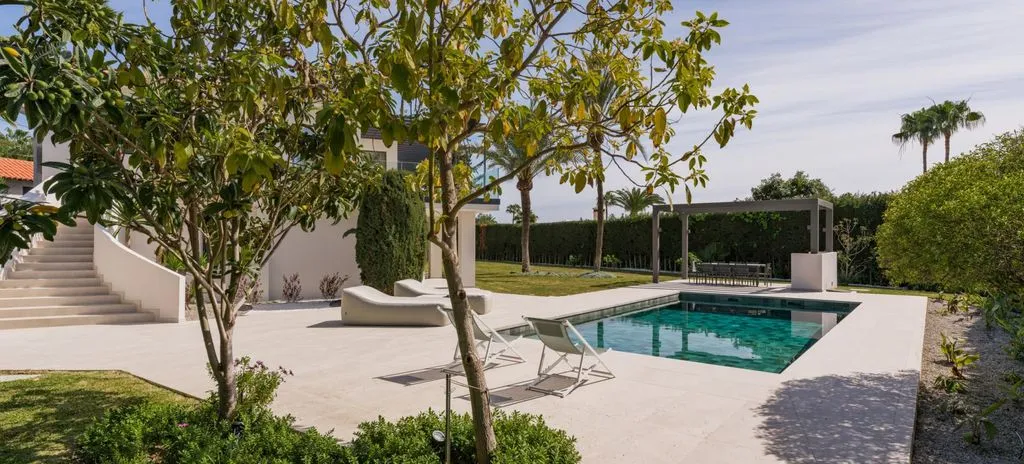 Piscine - Luxury Villa with Sea Views in Golden Mile