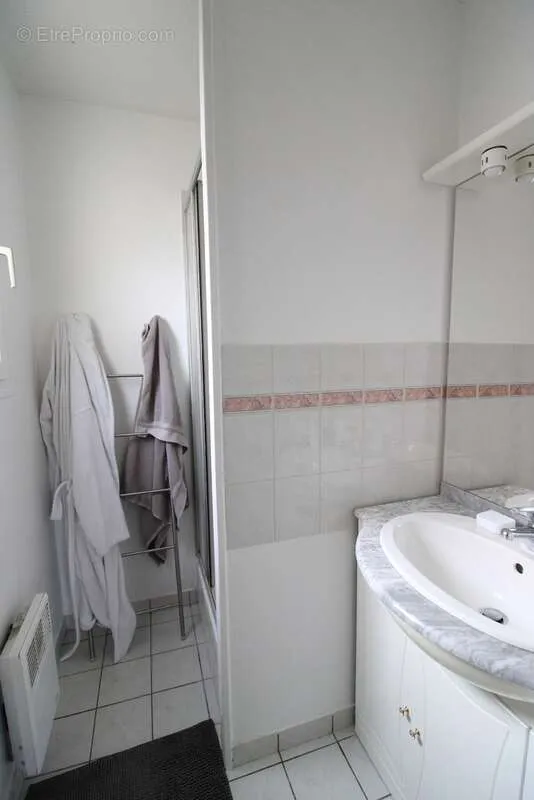 Bathrooms - Traditional House with Garden in Montgeron