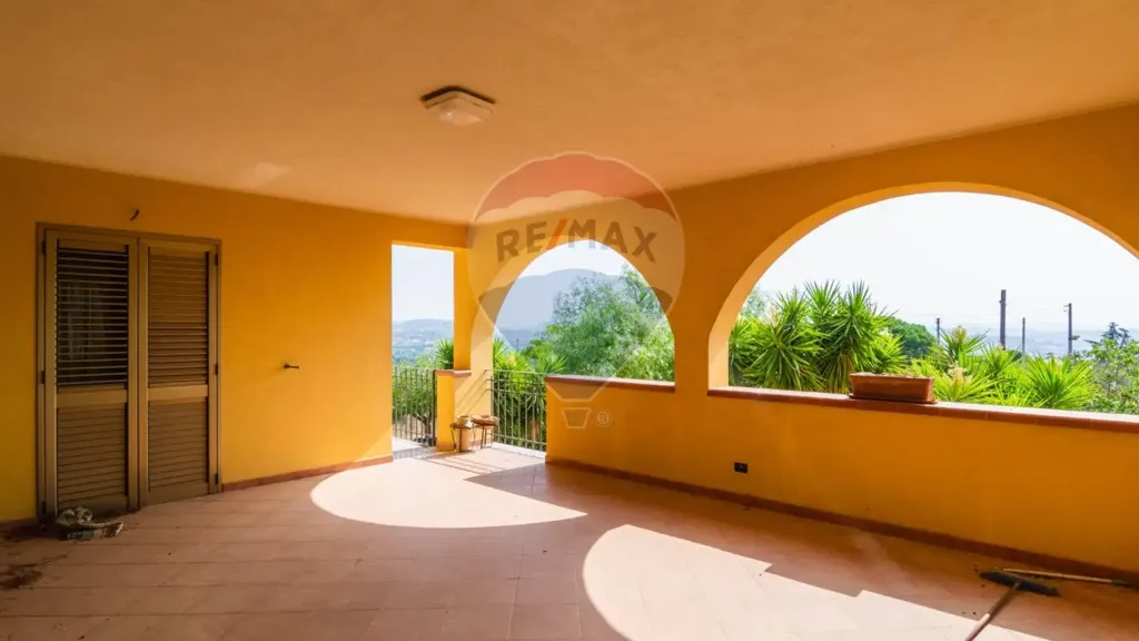 Terrasse - Bifamiliar Villa with Garden in Caltanissetta