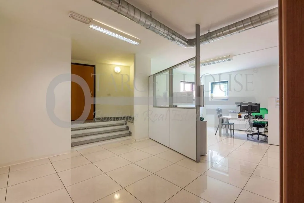 Esik - Office with Lake View in Como