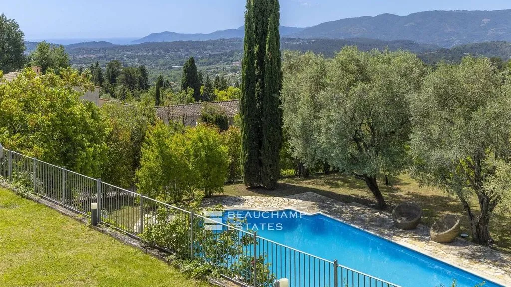 Piscine - Villa Luxueuse avec Piscine à Grasse