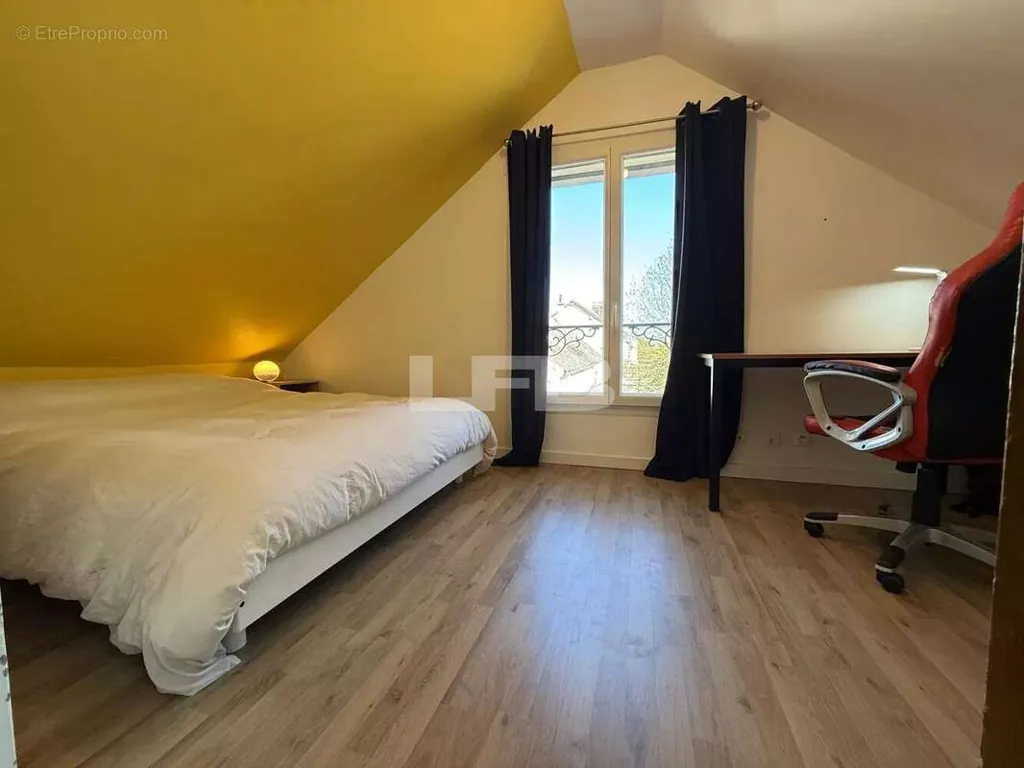 Chambres - Maison de Caractère avec Jardin à Villeneuve-les-Sablons