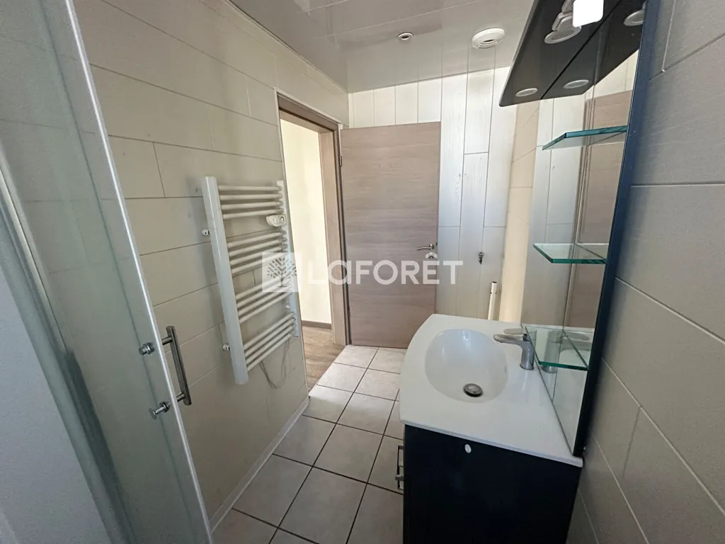 Bathrooms - T2 Apartment with Parking in Mandelure