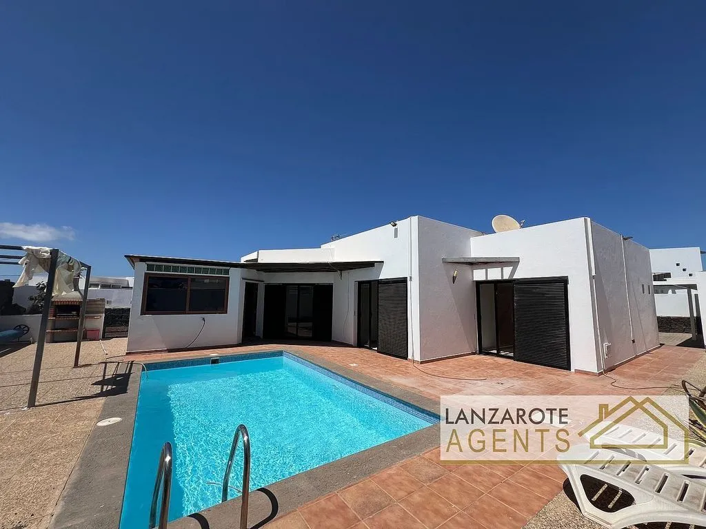 Bassein - Independent Villa with Pool in Playa Blanca