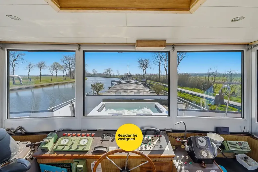 Elutuba - Unique Houseboat with B&B in Plassendale