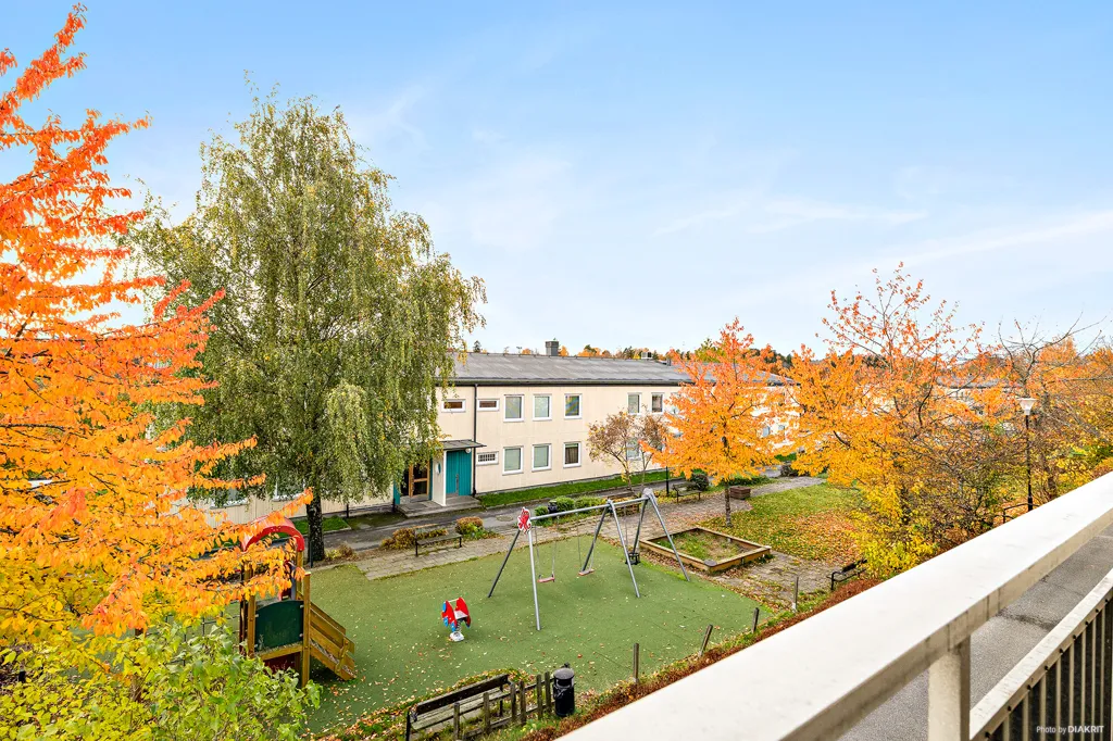 Jardin - Flexible 2-Bedroom Flat with Balcony in Spånga
