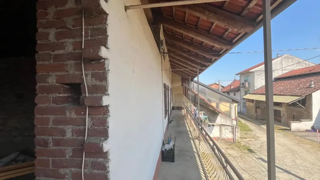 Aed - Terraced House with Garden in Barbania