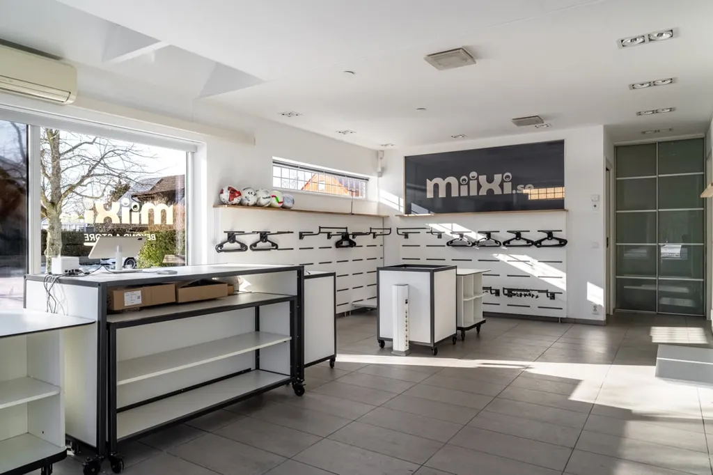 Pièces - Corner 1½-Floor Villa with Light Plan in Attractive Location