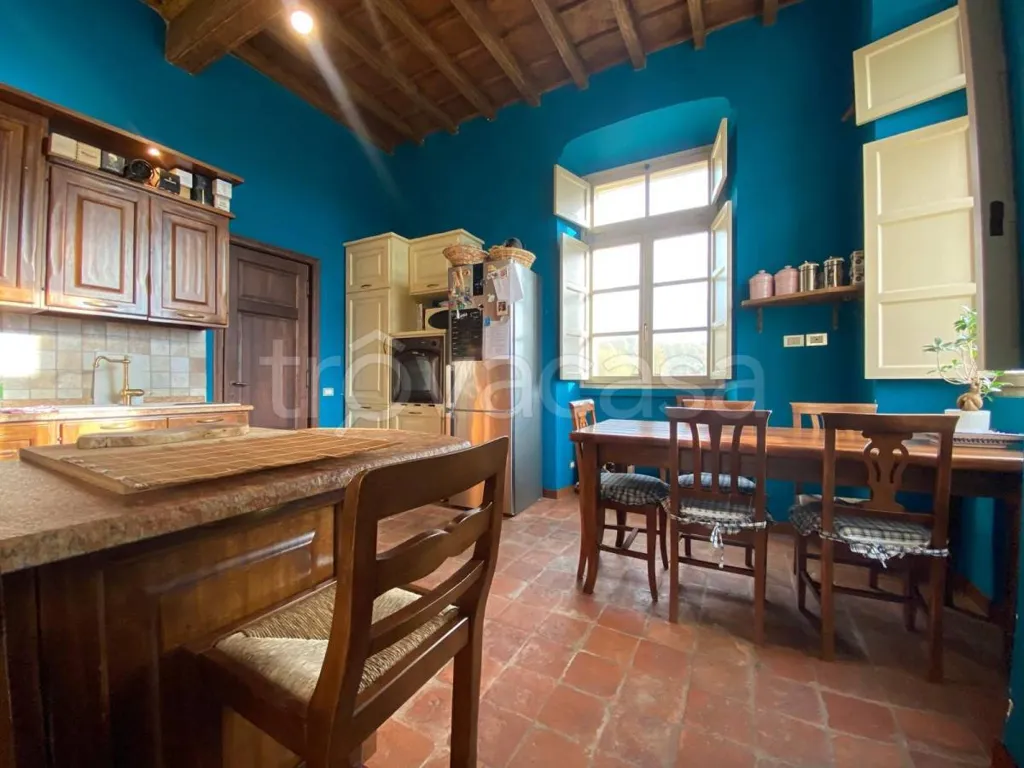 Dining Room - Rustic Villa-Style Apartment with Garden in Moncalieri