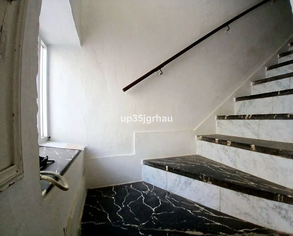 Pièces - Chalet for Renovation with Terrace in Estepona