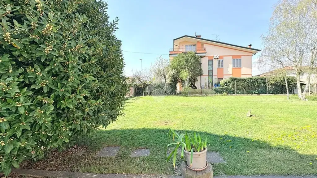 Jardin - Prestigious Villa with Garden in Creazzo