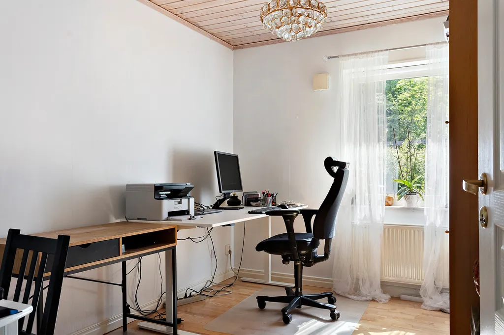 Kabinet - 1-Storey Villa with Garden in Östra Lugnet