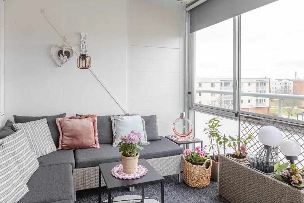 Rõdu - Apartment with Balcony and Forest View in Eskilstuna