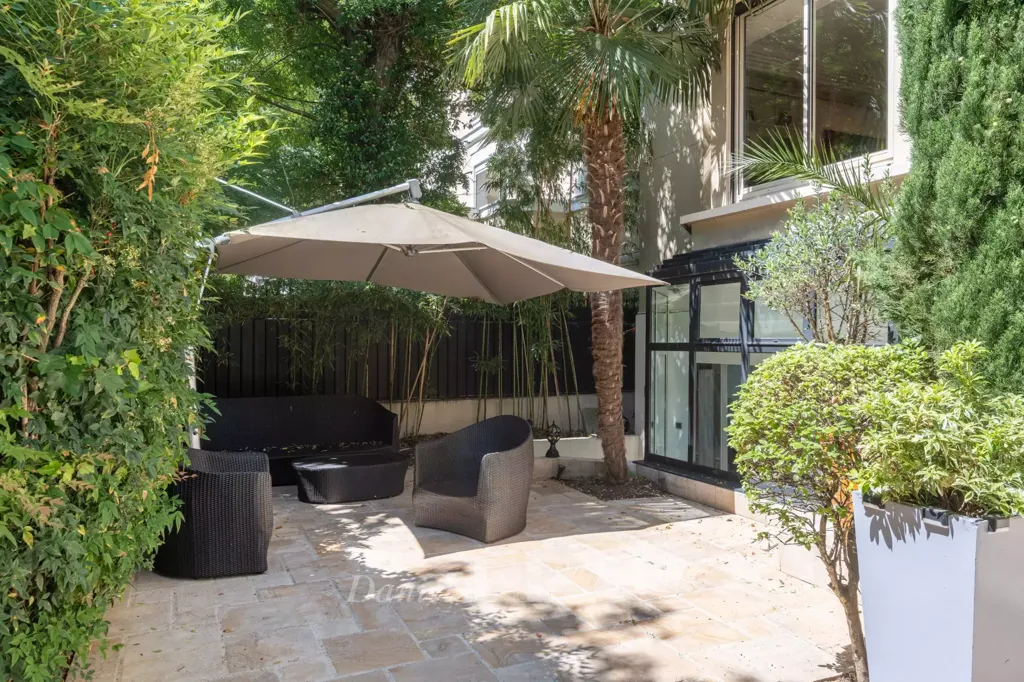 Terrass - Mansion with Swimming Pool in Neuilly-sur-Seine