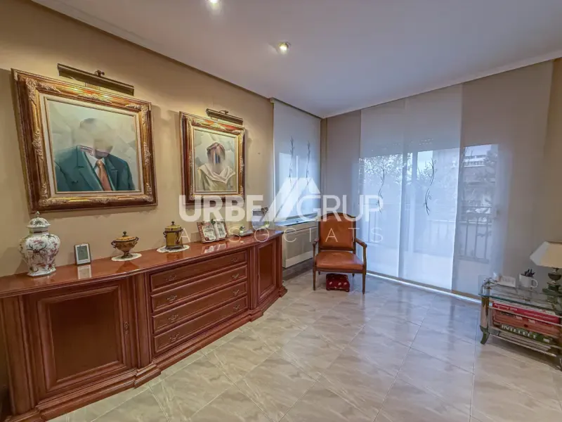 Esik - Detached Corner House with Multiple Terraces in Martorell