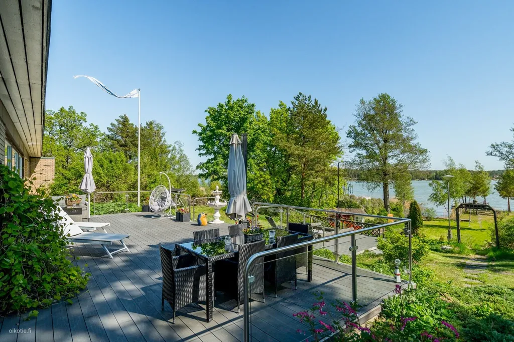 Terrasse - Beachfront House with Private Shore in Hirvensalo