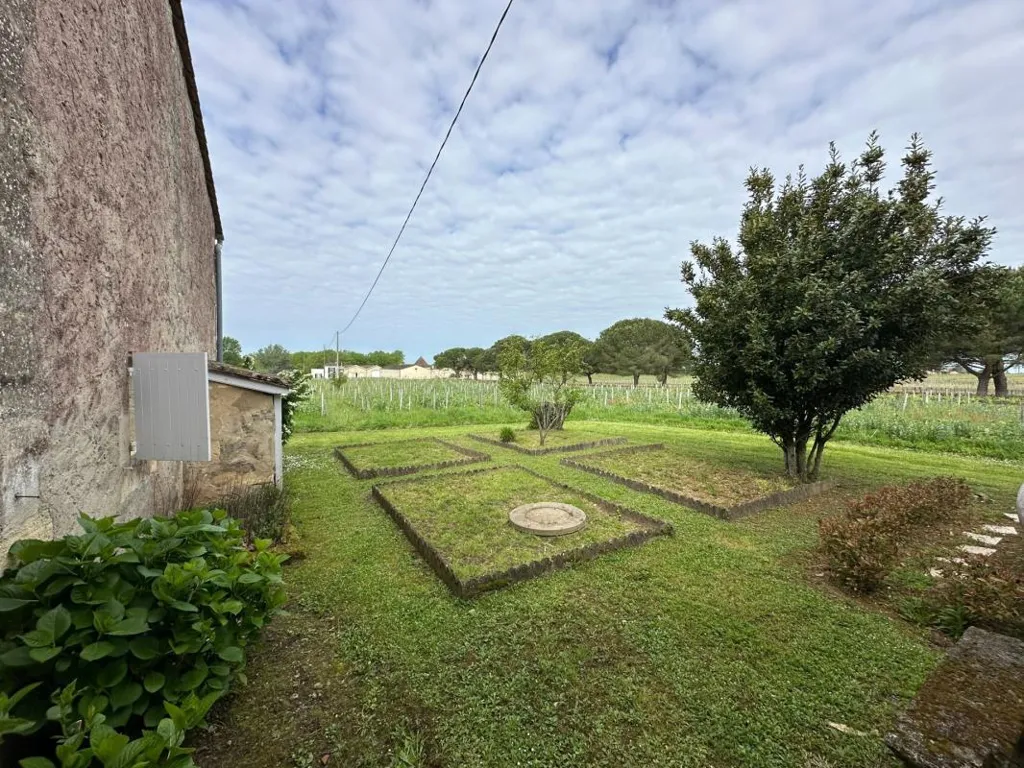 Giardino - 1910 Stone House with Vineyard View in Puisseguin