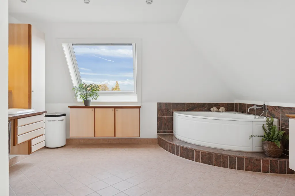 Salles de bain - Murermestervilla with Large Windows in Roskilde