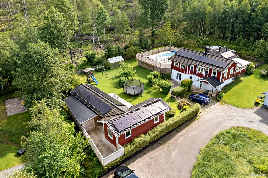 Õhuvaade - Villa with Pool in Borås