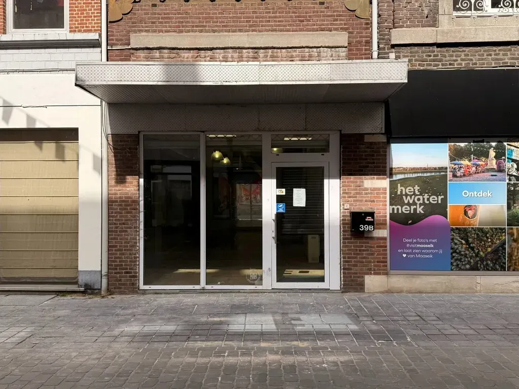 Esterno - Duplex Commercial Property in Maaseik Centre