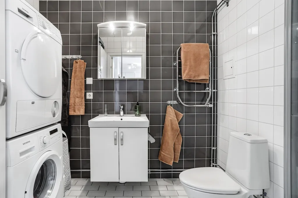 Salles de bain - Modern Flat with Balcony in Västerläge