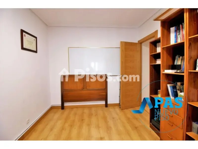 Office - Central Flat with South-Facing Balcony in Santander