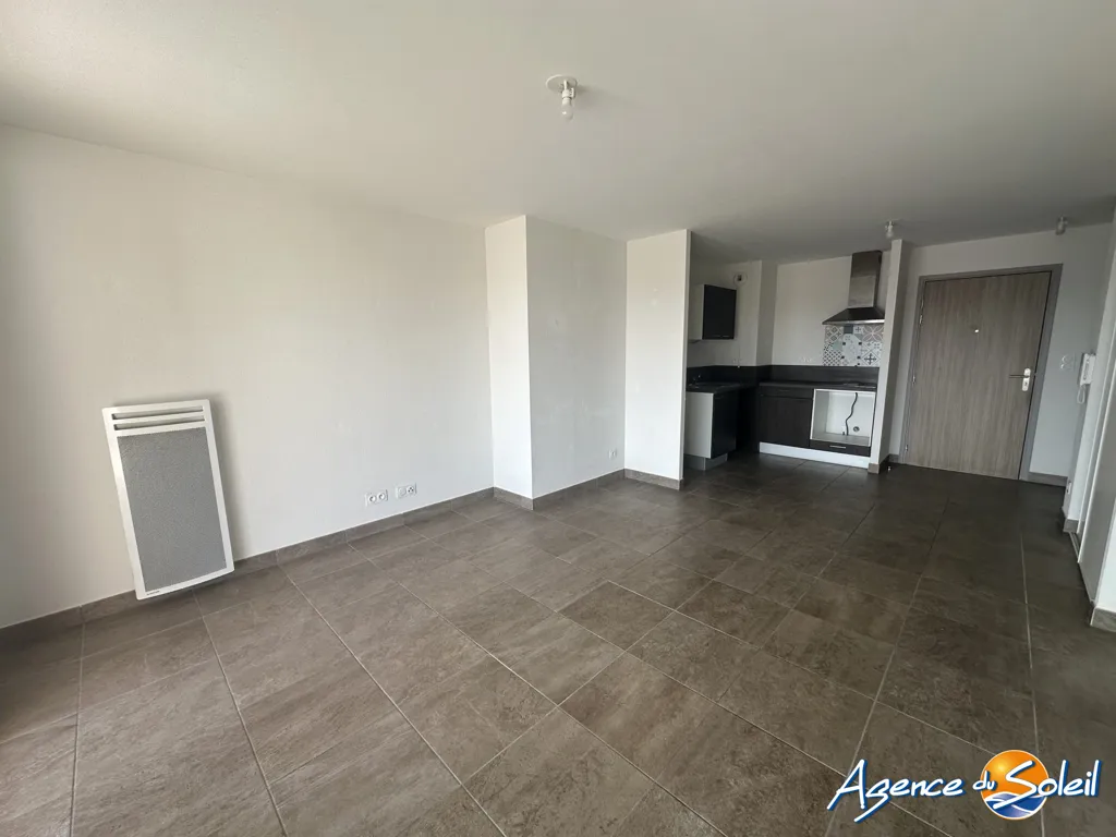 Séjour - Appartement 2 Pièces Plein Sud avec Loggia à Aude
