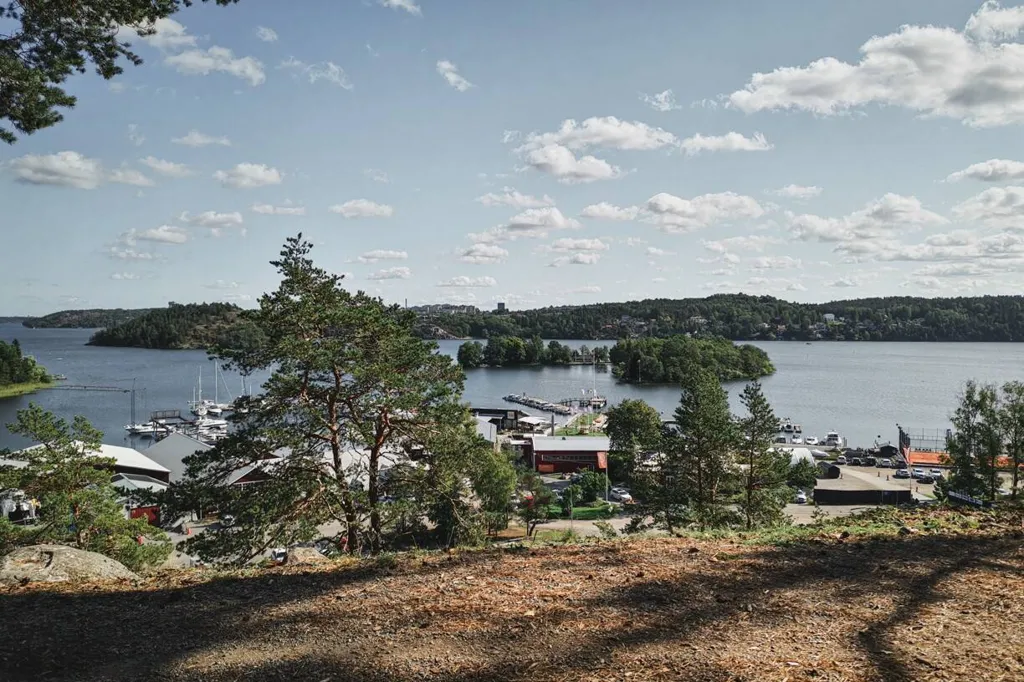 6-toaline maja asukohas Ekerö kommun