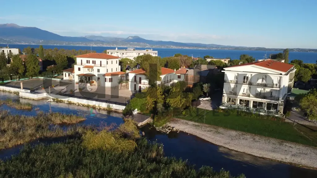 Õhuvaade - Lakefront Bilocale with Garden in Sirmione